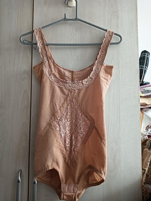 日本製露咪咪Lumimi調整型塑身衣420控脂魔塑束衣三角連身束衣超薄型（ 75M )裸膚色