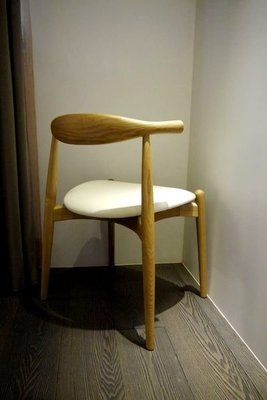 HODERN - 丹麥 Hans J.Wegner．手肘椅復刻版，北歐原木精製而成，絕非一般仿製可比擬