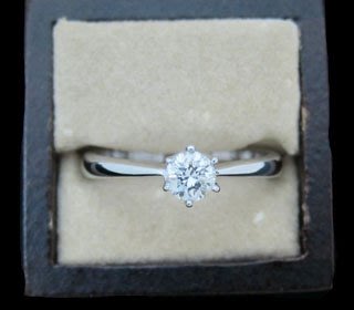 【過眼皆為所有】鑽石戒指、18K白金、鑽石約30分、成色G、淨度VVS1、DI-290