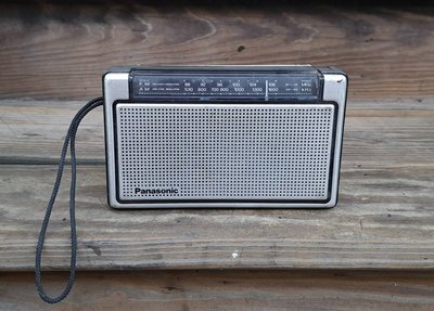 阿母的早期珍藏~國際牌 便攜式 古董收音機 松下收音機 (RF-507) AM-FM 波段