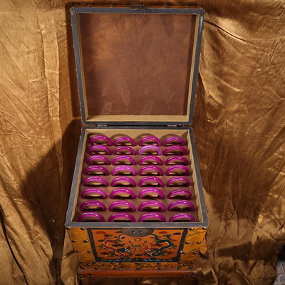 珍藏收清代乾清宮藏珍貴罕見極品冰種紫羅蘭玉手鐲一箱   一箱盒子尺寸43X43X454158