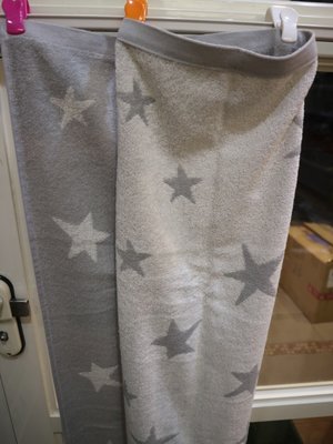 婕的店日本精品~日本帶回~灰底星星毛巾 長巾 浴巾(60×120cm)