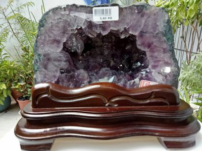 紫水晶洞/小土型/厚皮/色紫/適合放辦公桌 5.6kg (特惠出清)