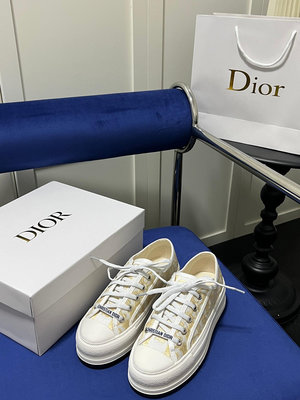 Dior 迪奧新品WALK'N'DIOR 厚底刺繡運動鞋 頂級這款 Walk'n'Dior 厚底運動鞋是一款NO11339