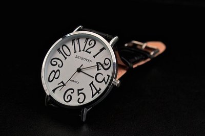 日本石英機心,復古版紳士錶,清晰阿拉伯數字刻度石英錶,非自動機械錶,真皮製錶帶,帶寬20mm