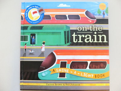 【Kane Miller出版】On the Train (A Shine-A-Light BOOK透光書)(精裝書)