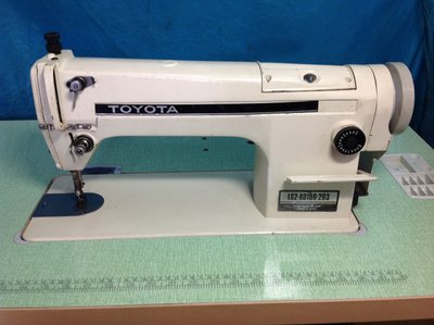 工業縫紉机,日本制 TOYOTA 工業用 縫紉機 型號: 203 化成皮、皮包、窗簾...等←車厚的專業用