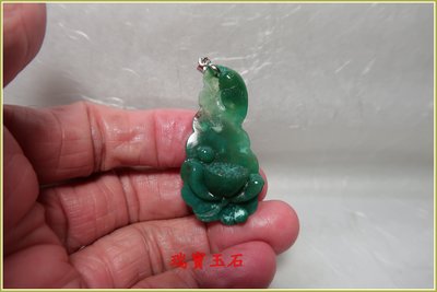 瑞寶玉石~天然 藍玉髓(俗稱台灣藍寶)雕吊墬 總重約 34 克拉【H5970】