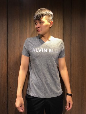 美國百分百【全新真品】 Calvin Klein T恤 CK 短袖 T-shirt 短T 大logo 麻灰 AK23