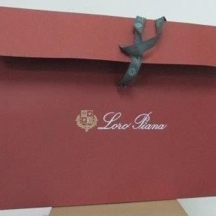 Loro Piana 磚紅色橫式信封式紙袋27x27x14.8cm~附灰綠色鍛帶| Yahoo