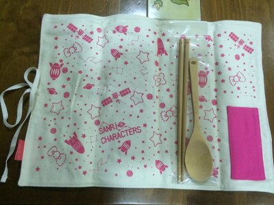 (全新) 三麗鷗家族 (Hello Kitty & Melody & KIKI LALA) 竹製筷匙組+餐墊