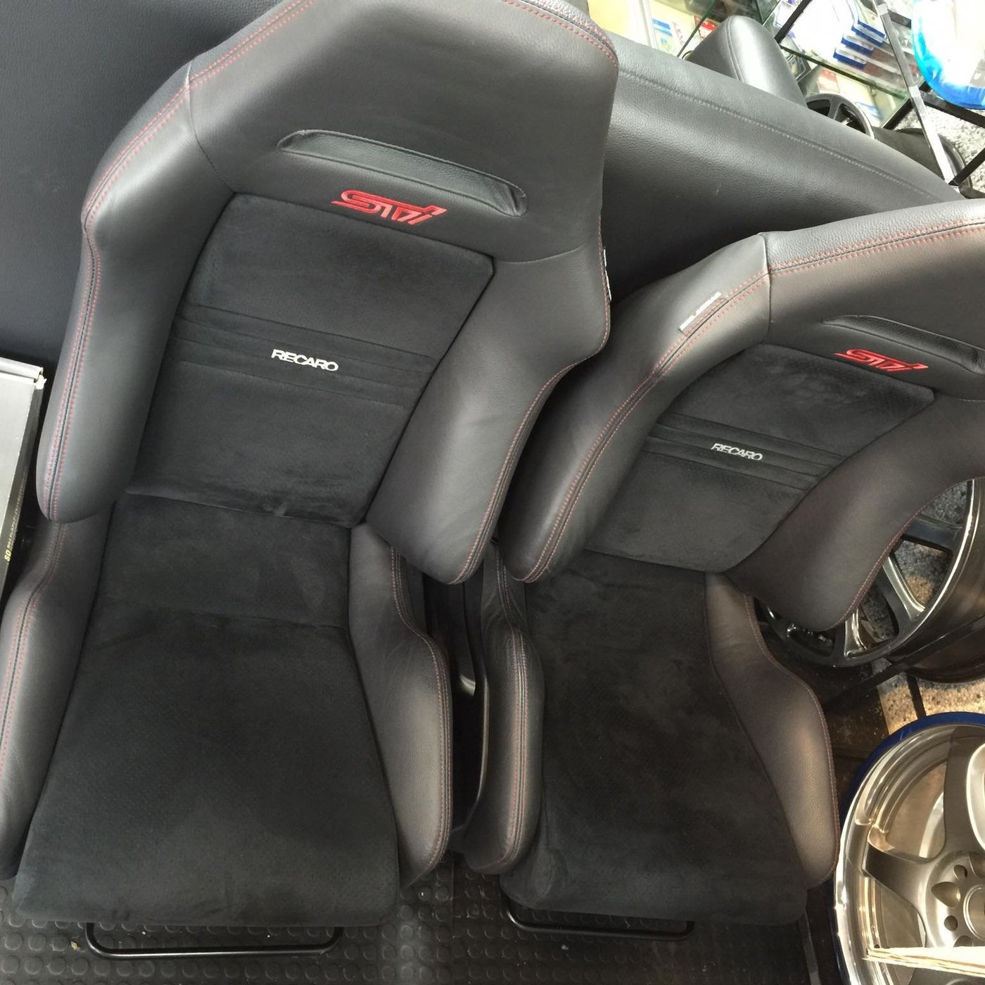 Recaro Sti聯名賽車椅一對日本限定車零件管制品含氣囊sti Wrx Legacy Forester適用 Yahoo奇摩拍賣