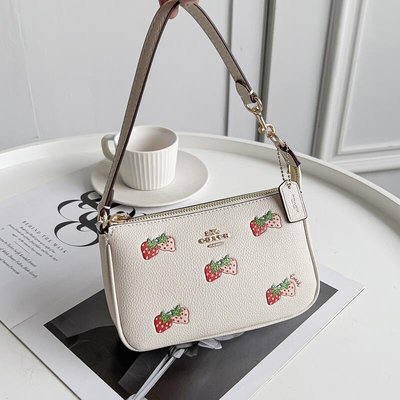 Jisoo代購 coach草莓系列可愛腋下包 小巧牛皮拉鏈單肩包 荔枝紋女式手提包CB608