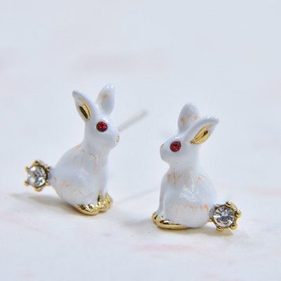 【MOMO全球購】Les Nereides 法國手工琺瑯 夢幻花園 可愛小兔子925銀針 白兔耳釘 耳夾項鏈