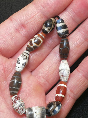 西亞千年紅玉髓鑲蝕珠壽珠，線珠，龜背，黑白珠共11顆，顆顆包