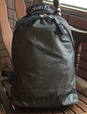 精品 正品✔️ Calvin Klein CK 大Logo 霧面銀 後背包 電腦包 休閒