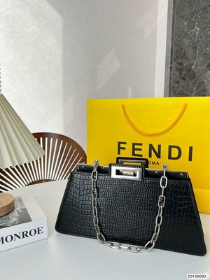 【二手包包】FENDI芬迪首發2023秀款包包合集YYDS 哇．今年Fendi 2023春夏加入很多新款包包 NO16732