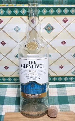 空酒瓶 格蘭利威三桶系列 Glenlivet Triple Cask 白橡木甄選 單一麥芽威士忌 附原廠包裝盒(內盒有斑