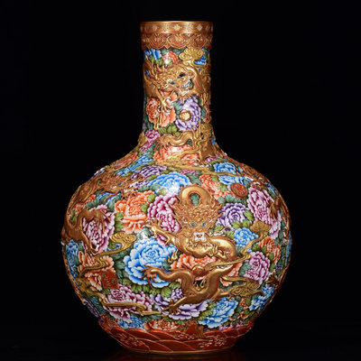 中國古瓷 清乾隆年琺瑯彩雕刻鎏金龍穿花紋天球瓶55*40m200000RT-539