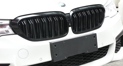 現貨熱銷-寶馬 BMW G30 520i  520d  530i  530d 540i 中網 水箱罩 鼻頭 雙槓 黑色
