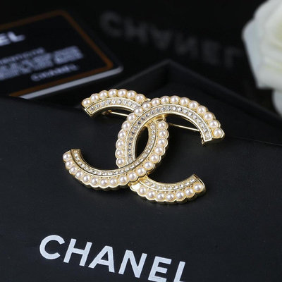 【二手】小香Chanel 珍珠胸針    每一個細節做工非常精細    這款設計非常