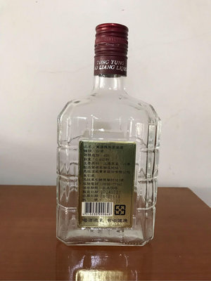 東湧陳年高梁酒空瓶/0.6公升/約翰走路空瓶無蓋合售29元