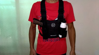 高級肩掛式戰術背心萬用手機吊帶包可放對講機.蘋果手機.相機.肩掛槍套.水壺一包搞定(旅行登山出國都適用)