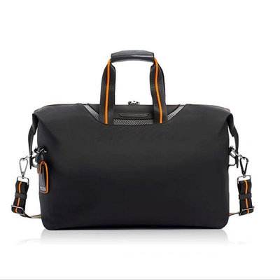 小Z代購#TUMI 373013D 超輕量碳纖維 黑色 休閒手提袋 旅行袋 斜背 肩背 背面可插行李箱 超輕量 隔層多 旅行 限時促銷