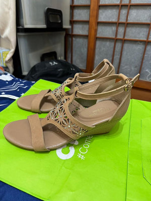 「 二手鞋 」 Keeley Ann 女版皮革涼鞋 23公分（杏色）鐵2-3