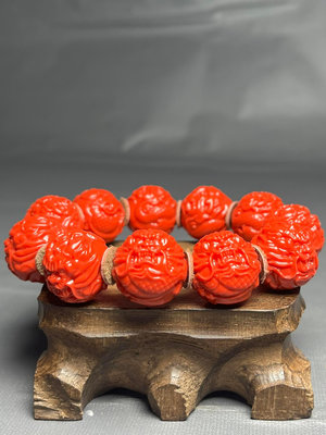 珊瑚手串佩戴紅珊瑚飾品　　這也是紅珊瑚的神秘之處和獨特魅力 尺寸:直徑2公分重量0010652