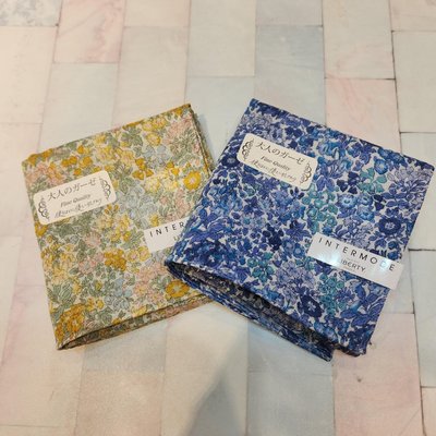 《Amy’s shop》日本直購~LIBERTY日本製黃／藍花花圖案純棉手帕／小圍巾