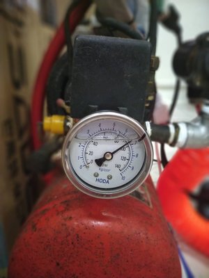 空壓機 油壓錶 10KG 空壓機壓力表 防震壓力錶  充油式壓力表 耐震不銹鋼壓力錶 2分外牙