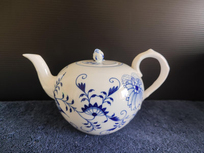 德國Meissen麥森-手繪藍洋蔥--茶壺 (1L)，一級品(未使用品)