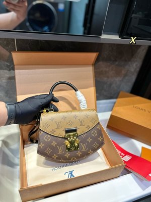 Louis Vuitton M46548 Tilsitt 手袋