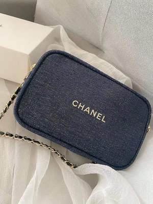 ❤️歐洲代購---Chanel香奈兒VIP會員禮品聖誕限量款雪花毛呢牛仔藍化妝包改造鍊條包(附紙袋)