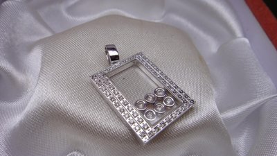 滿鑽相框鑽石墬飾 5.16g 配鑽約0.5 K金鑽墬 K金墬子 鑽石墬飾 鑽石吊墬 二手鑽石 回收 流當 寄賣 k金回收
