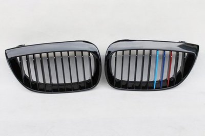 D18121705 全新 BMW E81 E82 E87 E88 LCI 小改後 亮光黑 三色烤漆 水箱罩