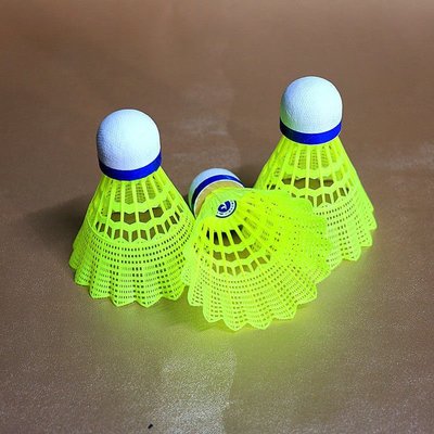 現貨熱銷-燕宇尼龍塑料300羽毛球耐打王黃綠色500羽毛球訓練比賽用球抗風~特價
