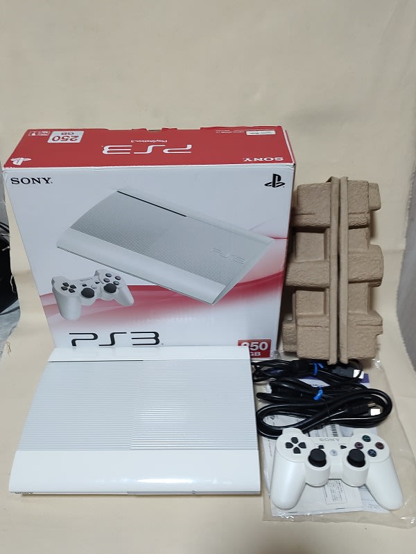 PS3 CECH-4000B 白色薄機版本4.82 附原廠遊戲片含盒及手冊-美品| Yahoo