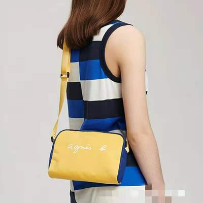 新款 agnes b 小b包 日本b 黃色 黑色 紅色 藍色 經典草寫LOGO 簡約 斜背包 側背包 肩背包