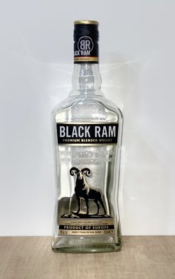 [空瓶] 黑羚羊調和威士忌  Black Ram Blended Whisky 700ml 空瓶 (含原蓋, 漂亮乾淨)