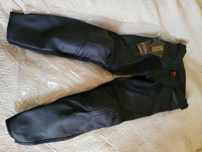 Pony C2 Leather Pants 重機皮褲 黑色 全新 國外買回 照片為實品拍攝