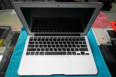 MacBook Air i5-4260U 4G SSD120G HD 5000 已改雙系統正版Win10 有刮傷