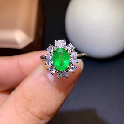 【祖母綠戒指】天然祖母綠戒指 色澤正 晶體好 火彩閃耀 完美設計
