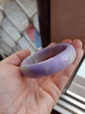 玉對人~天然A貨嬌艷紫紫羅蘭帶黃小手圍寬版玉鐲  16.8圍