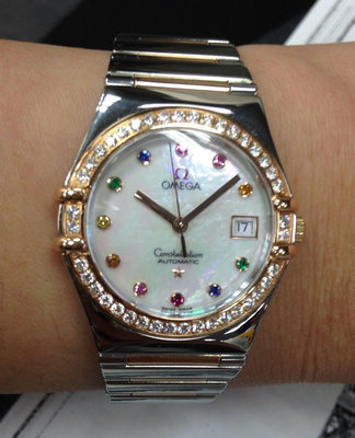 OMEGA 星座系列 (彩虹女神) 自動上鍊機械錶 錶徑27.5mm (母貝面盤、精鋼‑玫瑰金+鑽圈錶款)