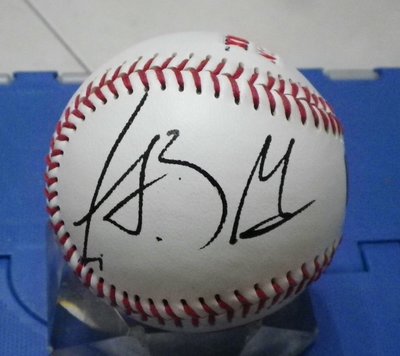 棒球天地---賣場唯一---林哲瑄 簽名波士頓紅襪球.字跡漂亮..2013 WBC..義大犀牛..富邦悍將