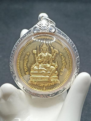泰國佛牌 瓦當三期2558 四面神 包純銀殼 帶S鑑定卡。