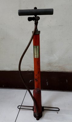早期鐵製打氣筒