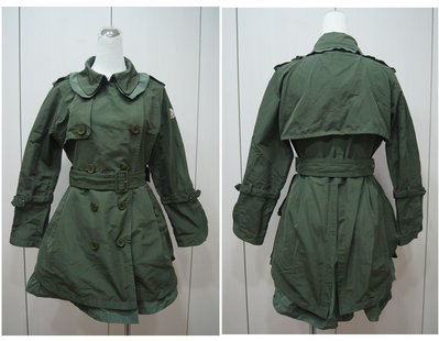 Moncler  綠雙排釦風衣外套(附腰帶)  原購價  48800     只賣  17000